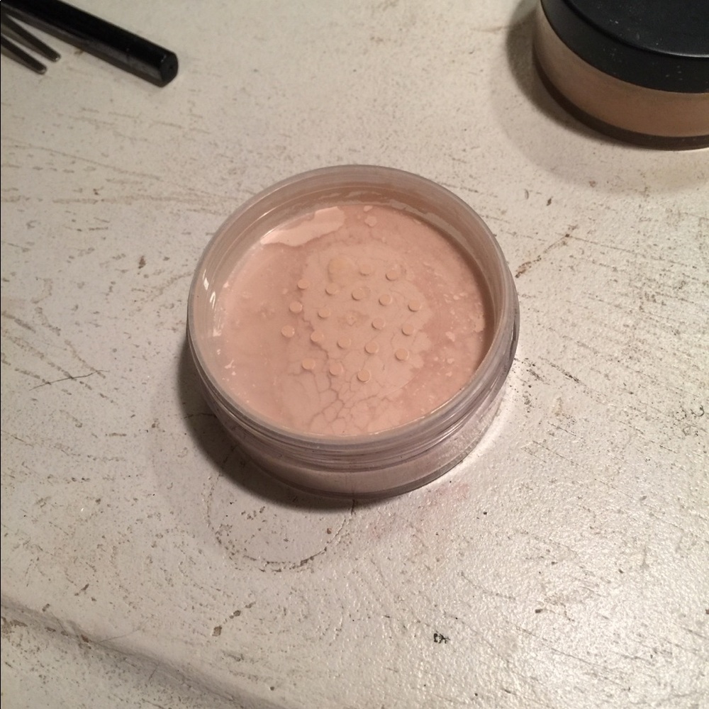 OFRA Translucent Powder Light - Picture 3 of 3